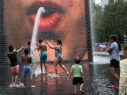 US schools sending students home for 'heat days'