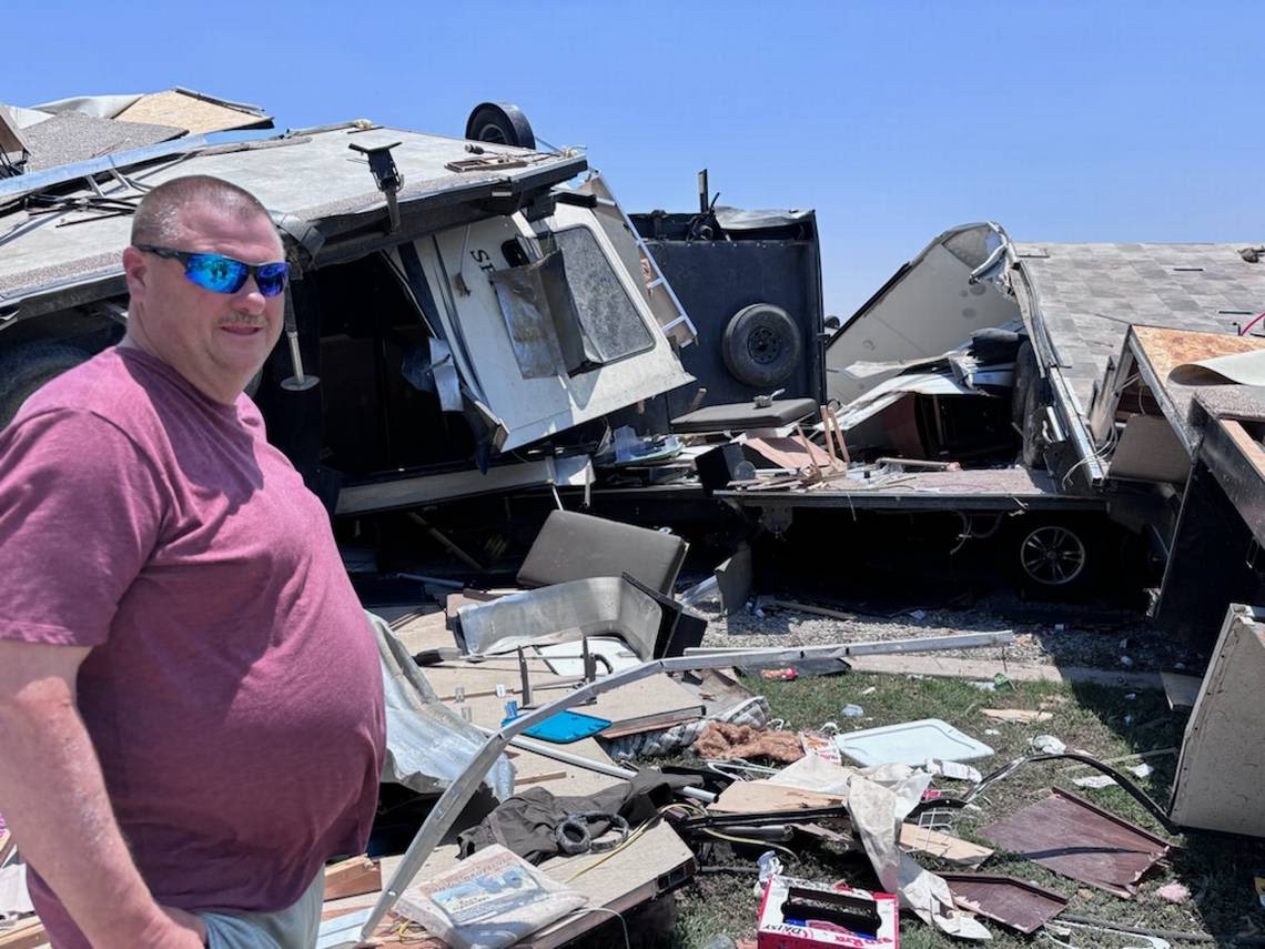 ‘Lord wrap your arms around me.’ Woman uses key fob to signal SOS after Texas tornado