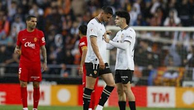 El avión del Valencia CF supera sus problemas, al contrario que Yaremchuk: entrene sin el ucraniano