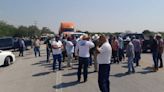 Campesinos cierran carretera de Tamaulipas, reclaman precios de su producto