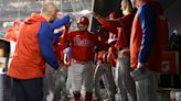 Schwarber hits 2 HRs; Phils split with Nats to lead Brewers