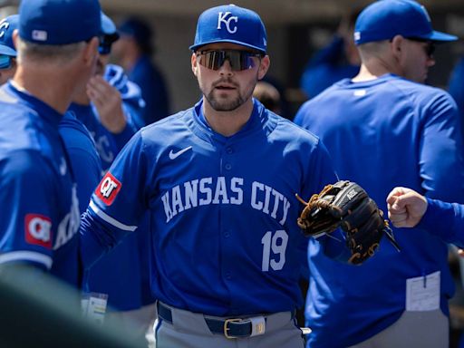 Fowl ball: KC Royals’ Michael Massey hits unlucky bird during BP in Pittsburgh