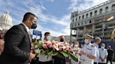 España deposita una ofrenda floral frente al hotel Saratoga de La Habana