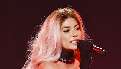 Shania Twain Reveals the Story Behind Pink Hair Transformation