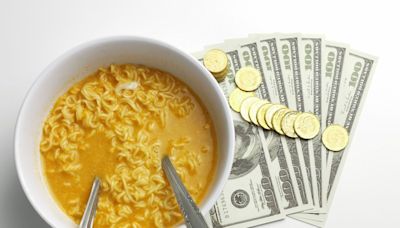 Una sopa millonaria: hombre preparaba su comida cuando gana más de $1 millón de dólares - La Opinión