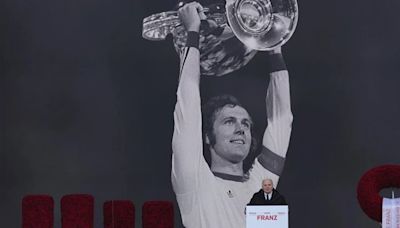 Franz Beckenbauer tendrá una estatua frente al Allianz Arena de Múnich