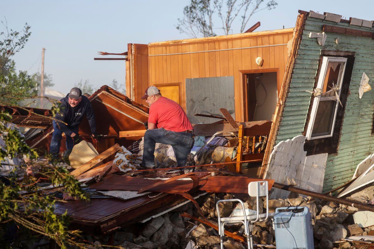 After deadly Oklahoma tornado, forecasters warn Midwest residents to brace for more weather