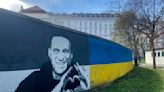 In Vienna, 2 portraits of Alexei Navalny are painted near a monument to Soviet soldiers