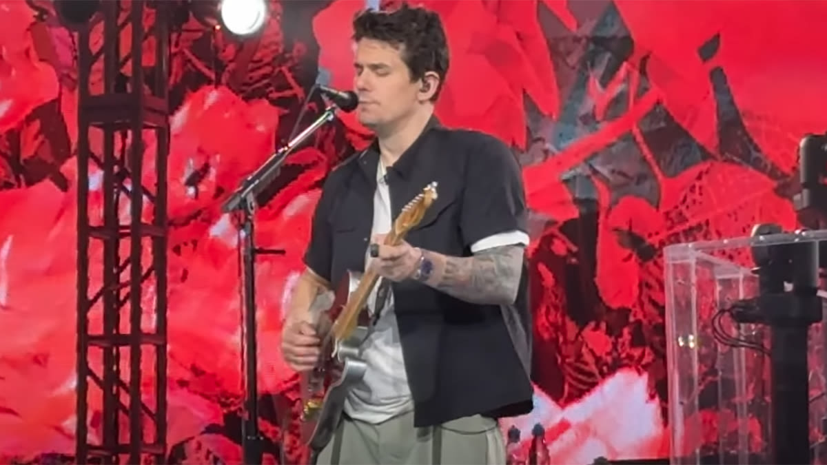 John Mayer plays a Telecaster, taps through a solo, and tackles some of Dead & Company’s final shows with only three fretting fingers following injury