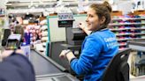 El BOE recoge los cambios del convenio de Carrefour: más salario y menos jornada para sus 50.000 trabajadores