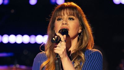 Kelly Clarkson Fans Declare the Singer a "National Treasure" After Powerful Disney Cover