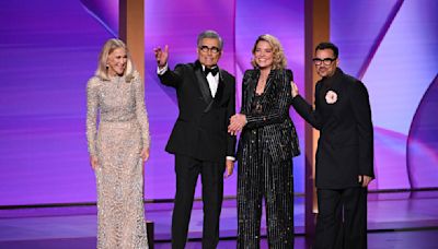 'Bring it back': 'Schitt's Creek' fans go absolutely wild as cast reunites to close out Emmy Awards