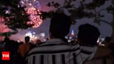 Fireworks light up the skies across the US as Americans endure searing heat to celebrate July Fourth - Times of India