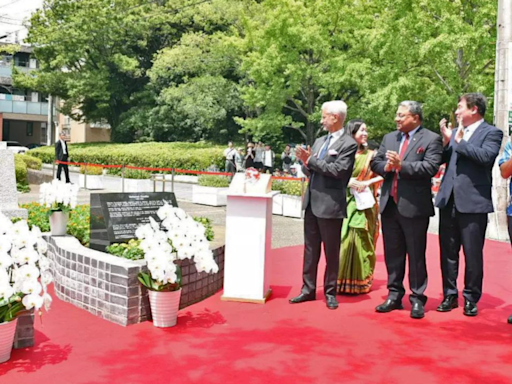 EAM Jaishankar invokes Mahatma Gandhi's timeless message of non-violence, unveils his bust in Tokyo | India News - Times of India