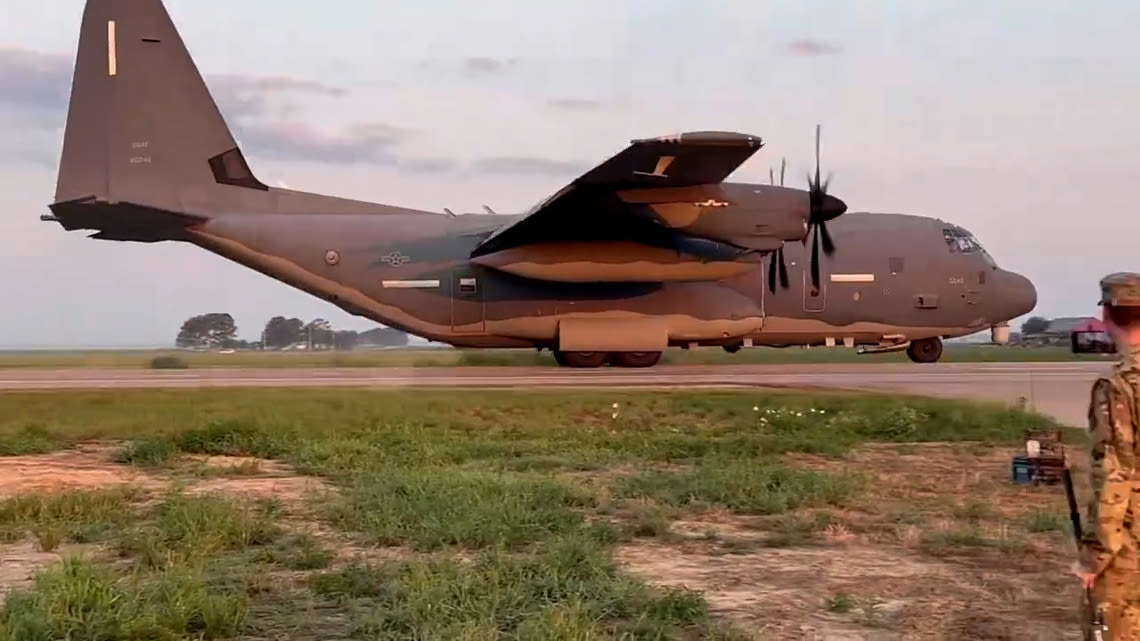 Military C-130 plane practices emergency landing on highway in small Arkansas town