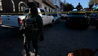 Hallan cuatro cadáveres frente a la plaza principal de un pueblo en México