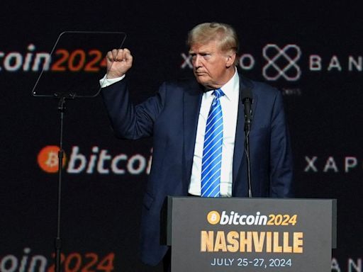 Trump courts crypto industry votes and campaign donations