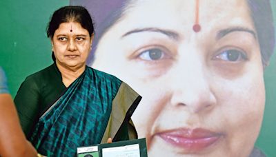 Jayalalitha's aide Sasikala announces her comeback in Tamil Nadu politics