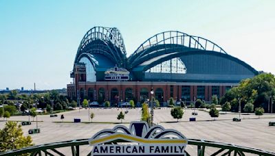 11 people injured when escalator malfunctions in Milwaukee ballpark after Brewers lose to Cubs