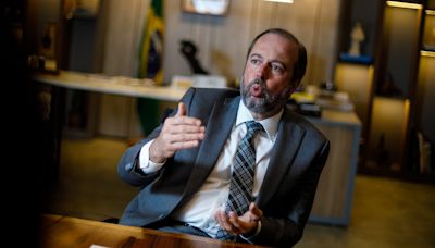 Entrevista: Governo espera que a presidente da Petrobras tenha 'coragem para fazer acontecer', diz ministro de Minas e Energia