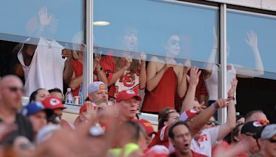 Taylor Swift Sips From ‘87’ Cup, Fans Herself Off During Travis Kelce’s Intro at Chiefs Game