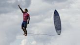 Surfer Gabriel Medina defies gravity in viral Olympic photo - National | Globalnews.ca