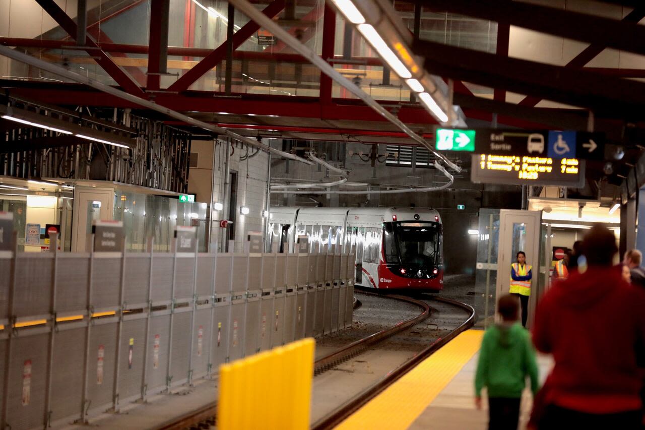 St-Laurent station reopens after latest ceiling problem