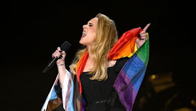 Adele revida fã contra mês do orgulho LGBTQIAPN+ durante show: 'Estúpido'