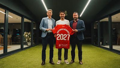 El Mallorca hace oficial la renovación de Antonio Sánchez hasta 2027