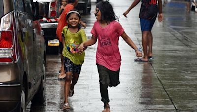 Weather update: IMD issues ‘yellow alert’ as heavy rainfall lashes Mumbai city | WATCH | Today News