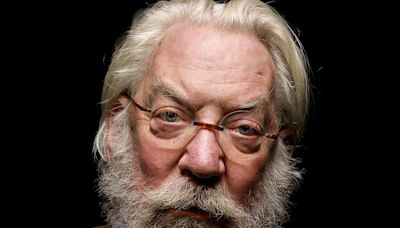 Donald Sutherland, stately star of 'MASH,' 'Ordinary People' and 'Hunger Games,' dies at 88