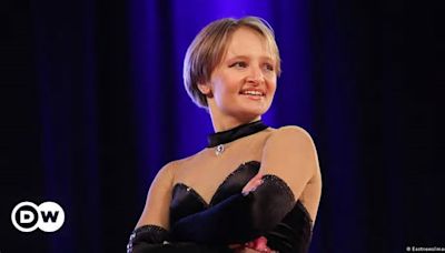 Hija menor de Vladimir Putin hace rara aparición en TV