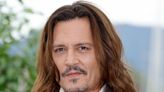 Johnny Depp muestra nueva sonrisa después de sorprender a los fans con dientes “podridos”