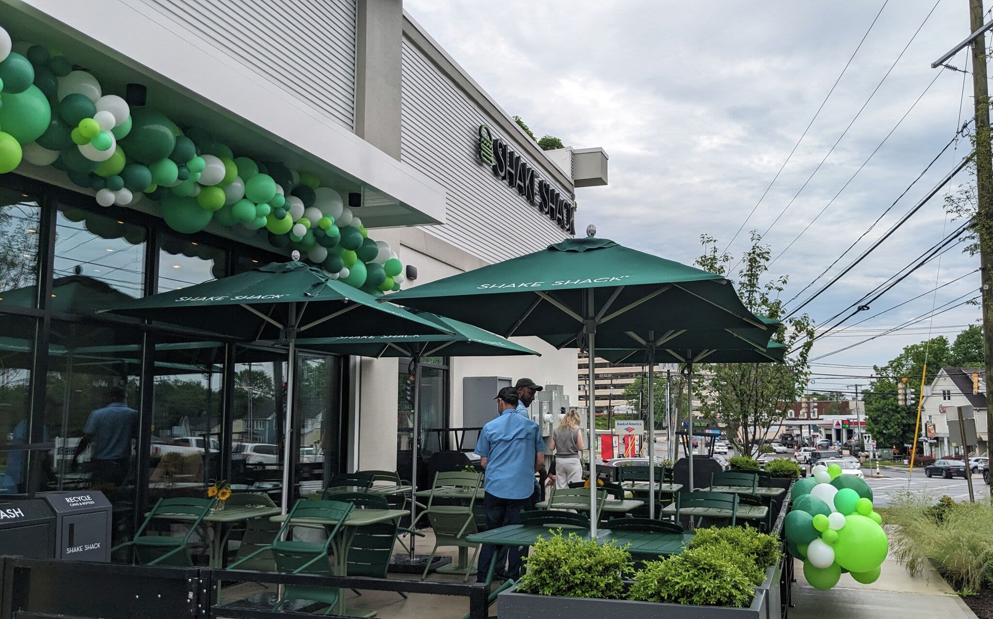 Stamford Shake Shack opens in Bull's Head before Memorial Day weekend