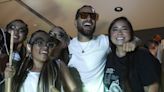 Maluma vibra con su viaje bonito como papá, el arte de su fundación y la música que alista