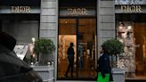 Autoridades de Italia investigan a Armani y Dior por sus prácticas laborales