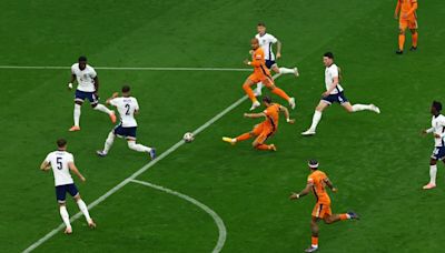 Recuperación, corrida y potente derechazo: el golazo de Xavi Simons en Países Bajos-Inglaterra por las semis de la Eurocopa