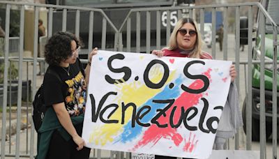 Angustia y dolor entre venezolanos residentes en Chile por el cierre de la embajada