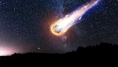 Las fuerzas del cielo caen estos días en forma de meteoritos, bólidos, chatarra espacial y estrellas - Diario El Sureño