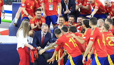 La Nación / La infanta Sofía se negó a levantar el trofeo de Campeones de Europa