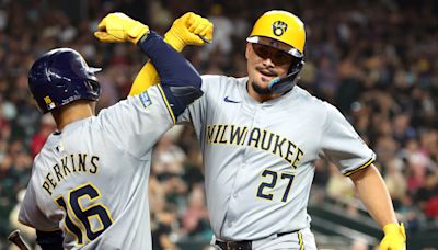 Brewers 15, D'backs 8: Milwaukee's magic number is down to 3 after a wild slugfest