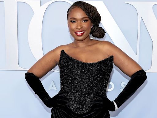 Jennifer Hudson is ready for the holidays and the new season of her talk show