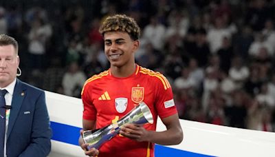 Lamine Yamal, el niño maravilla que en el día posterior a su cumpleaños 17 fue elegido el mejor jugador juvenil de la Eurocopa 2024