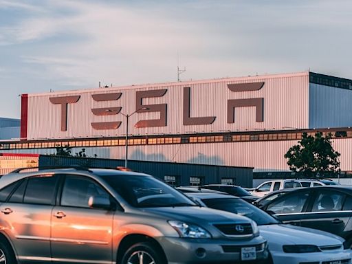 Is Tesla Inc (NASDAQ:TSLA) Still the Best AI Stock After Latest Quarterly Results?