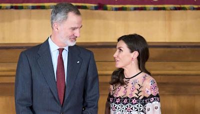 Felipe VI cena con su amiga en Pozuelo mientras Letizia duerme fuera de Madrid