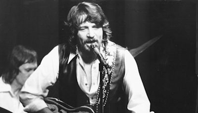 Chart Rewind: In 1974, Waylon Jennings Hit No. 1 for the First ‘Time’