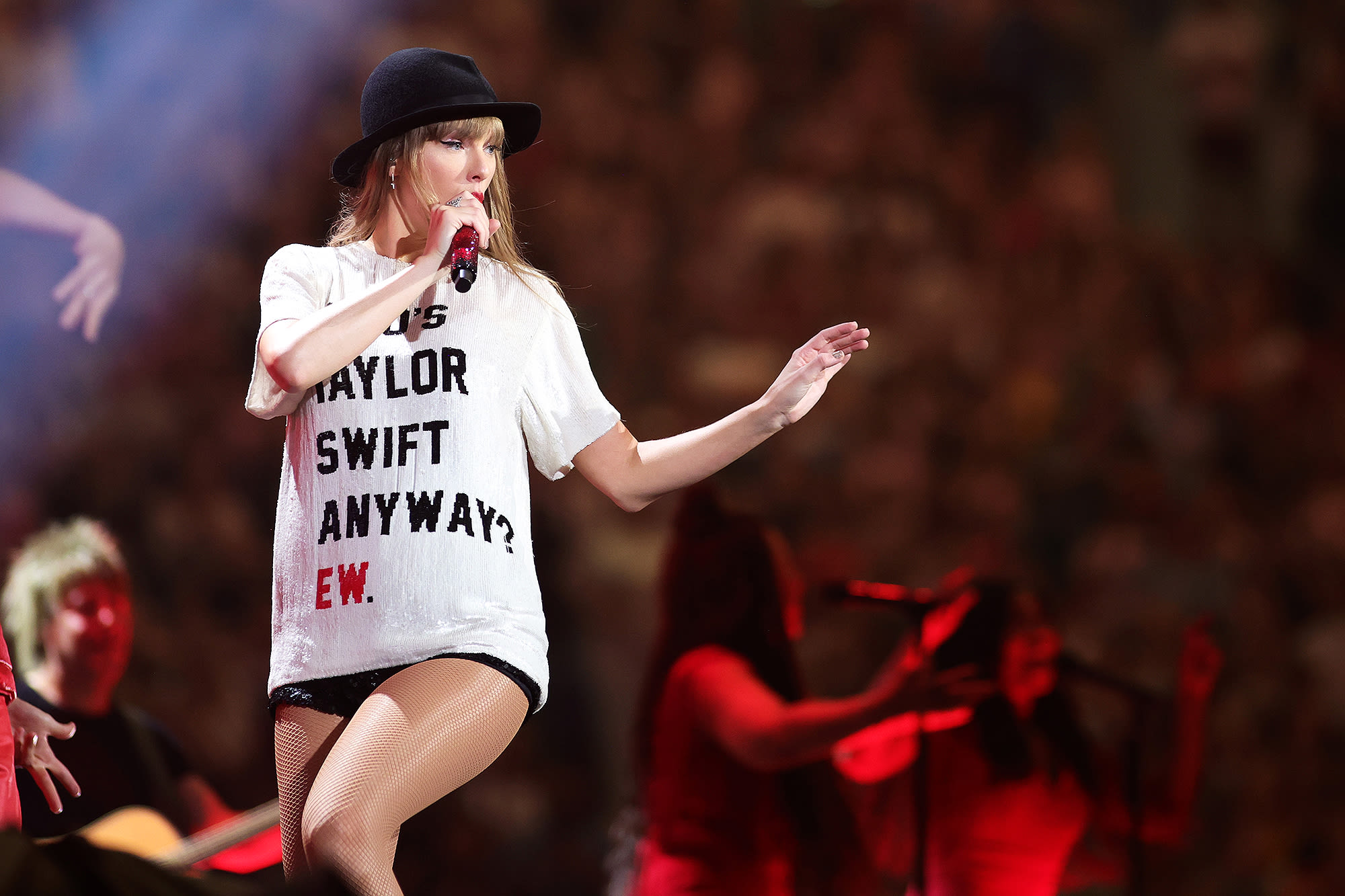 Taylor Swift Fans Realize ‘22’ T-Shirt for ‘Eras Tour’ Shows Has Hidden Zipper for Easy Quick Change