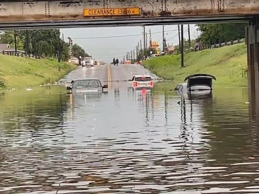 Video shows cars stranded 5 feet deep in northeast Houston floodwater on Tuesday