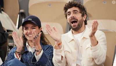 PHOTOS Agustin Galiana et Julie Sassoust : le couple d'Ici tout commence très proche et hilare à Roland Garros
