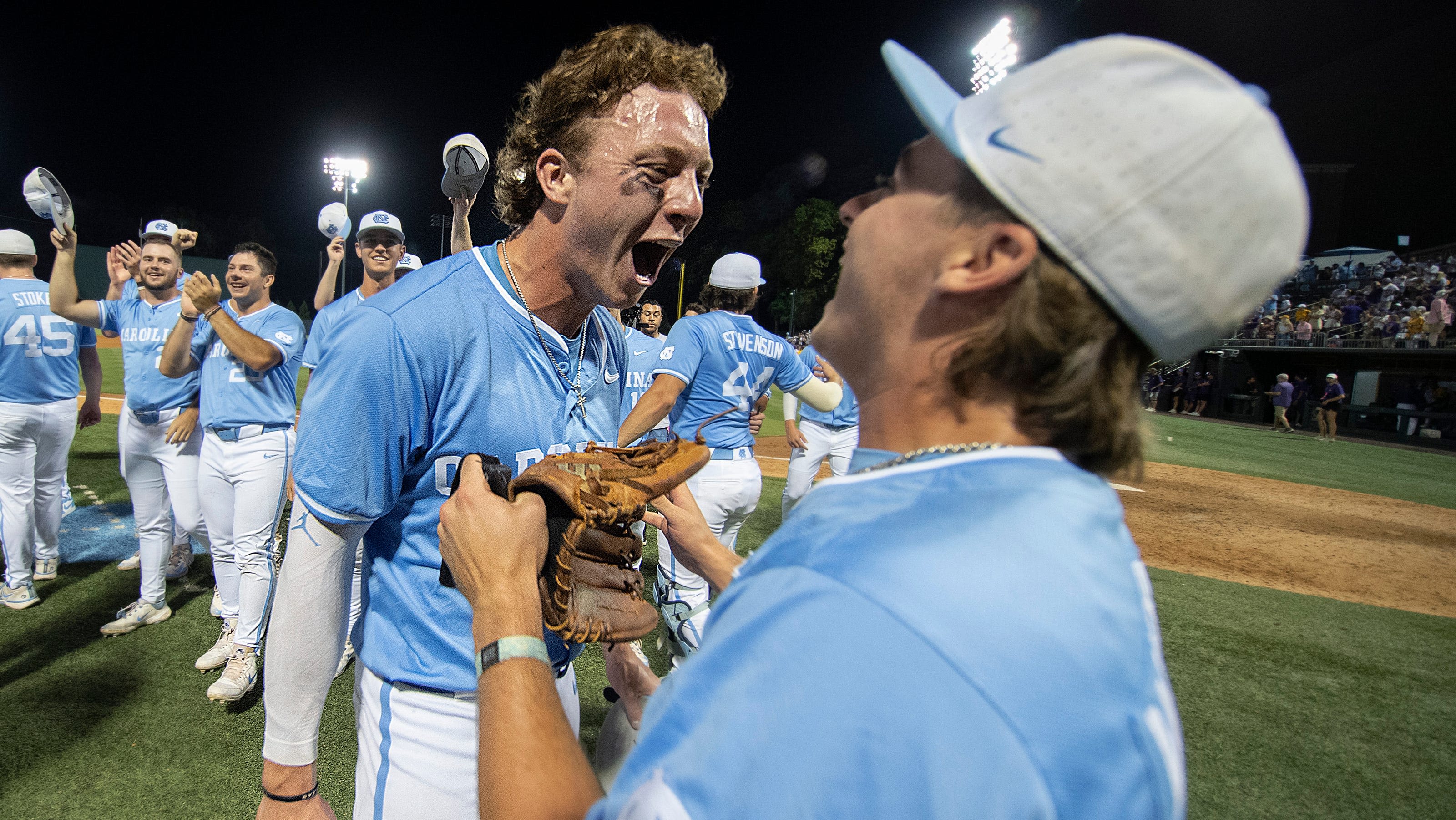 College World Series schedule today: TV, streaming, odds for super regionals Friday